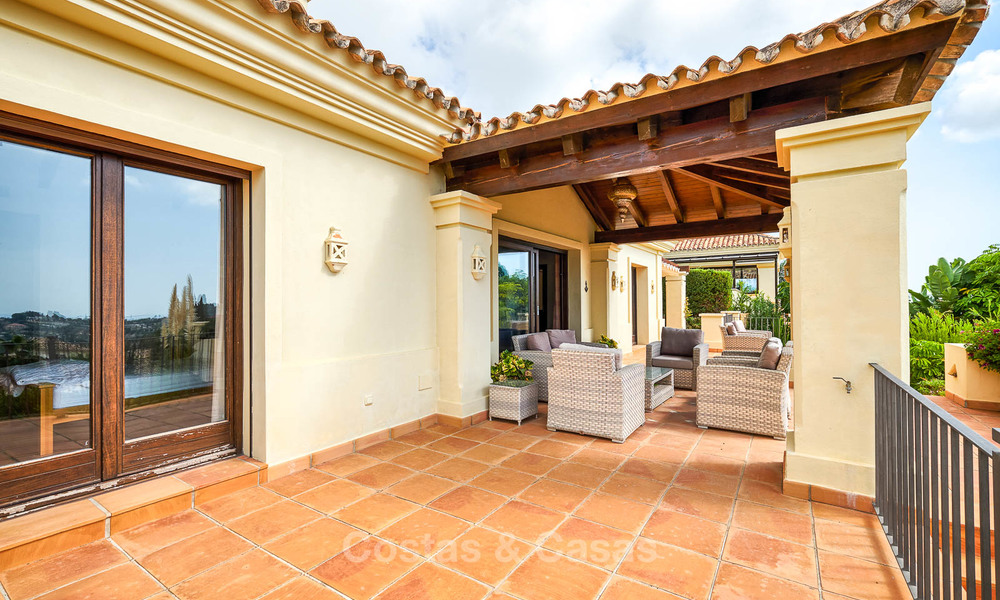Encantadora y espaciosa villa de estilo clásico con vistas al mar en venta, Benahavis - Marbella 7083