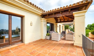 Encantadora y espaciosa villa de estilo clásico con vistas al mar en venta, Benahavis - Marbella 7083 