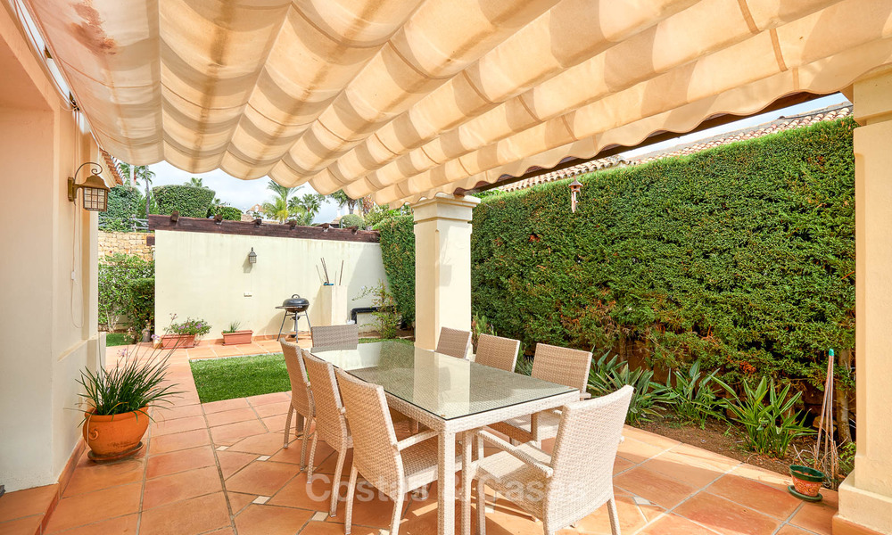 Encantadora y espaciosa villa de estilo clásico con vistas al mar en venta, Benahavis - Marbella 7085