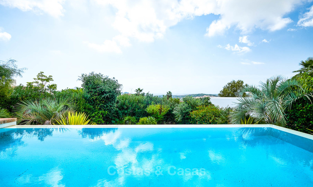 Encantadora y espaciosa villa de estilo clásico con vistas al mar en venta, Benahavis - Marbella 7087