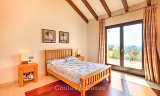 Encantadora y espaciosa villa de estilo clásico con vistas al mar en venta, Benahavis - Marbella 7093 