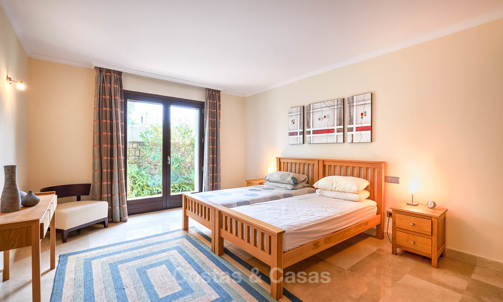 Encantadora y espaciosa villa de estilo clásico con vistas al mar en venta, Benahavis - Marbella 7099