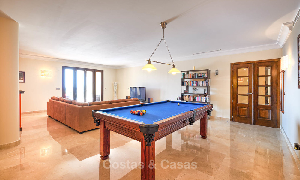 Encantadora y espaciosa villa de estilo clásico con vistas al mar en venta, Benahavis - Marbella 7101