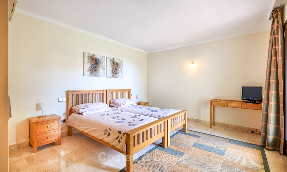 Encantadora y espaciosa villa de estilo clásico con vistas al mar en venta, Benahavis - Marbella 7104