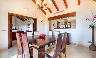 Encantadora y espaciosa villa de estilo clásico con vistas al mar en venta, Benahavis - Marbella 7108 