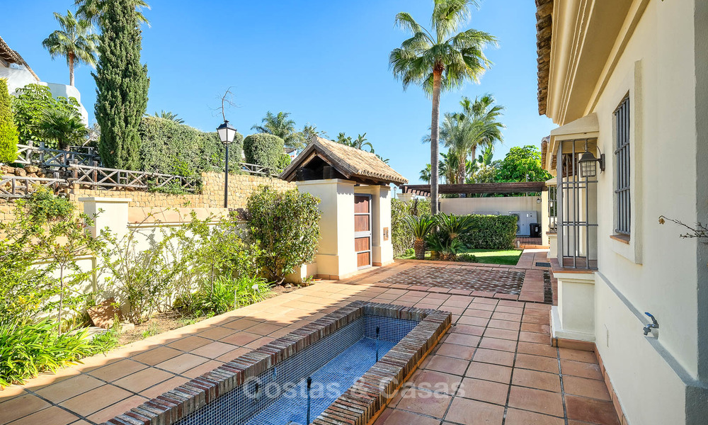 Encantadora y espaciosa villa de estilo clásico con vistas al mar en venta, Benahavis - Marbella 7110