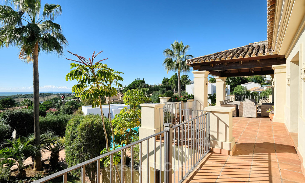 Encantadora y espaciosa villa de estilo clásico con vistas al mar en venta, Benahavis - Marbella 7114