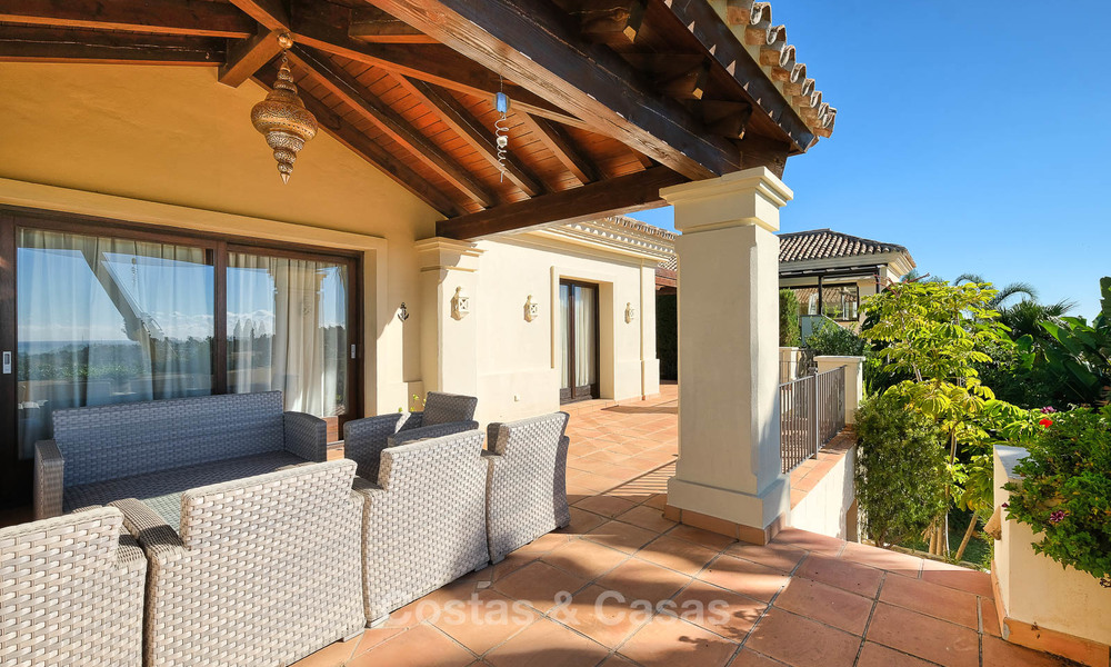 Encantadora y espaciosa villa de estilo clásico con vistas al mar en venta, Benahavis - Marbella 7115