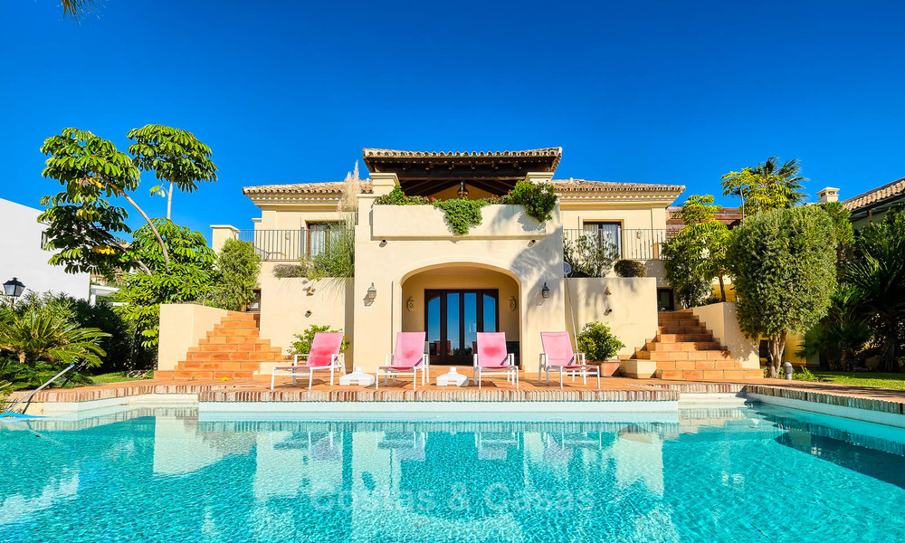 Encantadora y espaciosa villa de estilo clásico con vistas al mar en venta, Benahavis - Marbella 7121