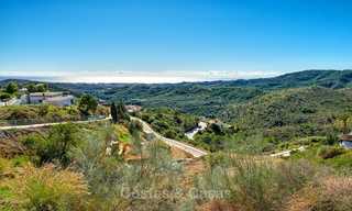 Se vende: gran terreno edificable con vistas panorámicas al mar y a la montaña en una finca de lujo en Benahavis, Marbella 7201 