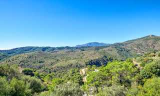 Se vende: gran terreno edificable con vistas panorámicas al mar y a la montaña en una finca de lujo en Benahavis, Marbella 7206 