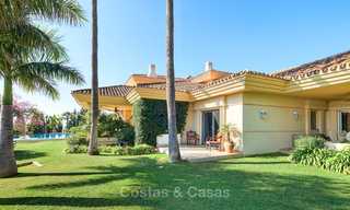 Magnífica villa de lujo de estilo rústico con impresionantes vistas al mar y a la montaña – Valle del golf, Nueva Andalucia, Marbella 7232 