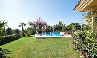 Magnífica villa de lujo de estilo rústico con impresionantes vistas al mar y a la montaña – Valle del golf, Nueva Andalucia, Marbella 7234 