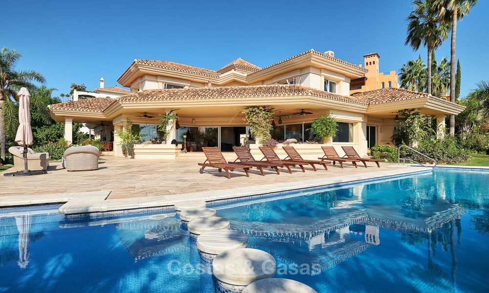 Magnífica villa de lujo de estilo rústico con impresionantes vistas al mar y a la montaña – Valle del golf, Nueva Andalucia, Marbella 7238