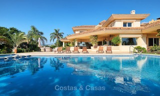 Magnífica villa de lujo de estilo rústico con impresionantes vistas al mar y a la montaña – Valle del golf, Nueva Andalucia, Marbella 7239 