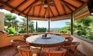 Magnífica villa de lujo de estilo rústico con impresionantes vistas al mar y a la montaña – Valle del golf, Nueva Andalucia, Marbella 7247 