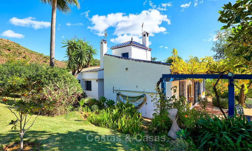 Casa de campo única con impresionantes vistas al mar en una gran parcela de terreno en venta, Estepona 7447