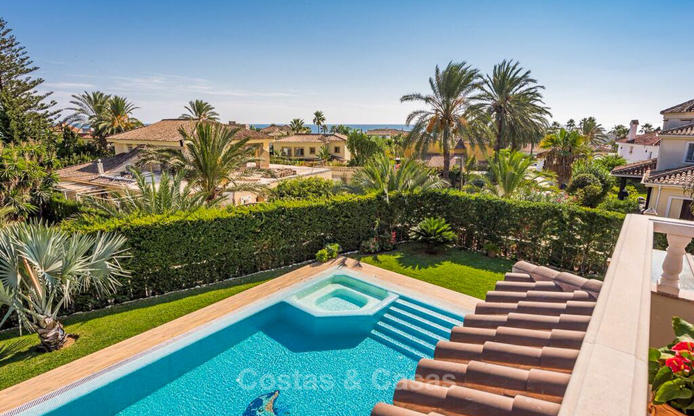 Excepcional villa de estilo mediterráneo en venta, Marbella Este, Marbella lado playa 7422