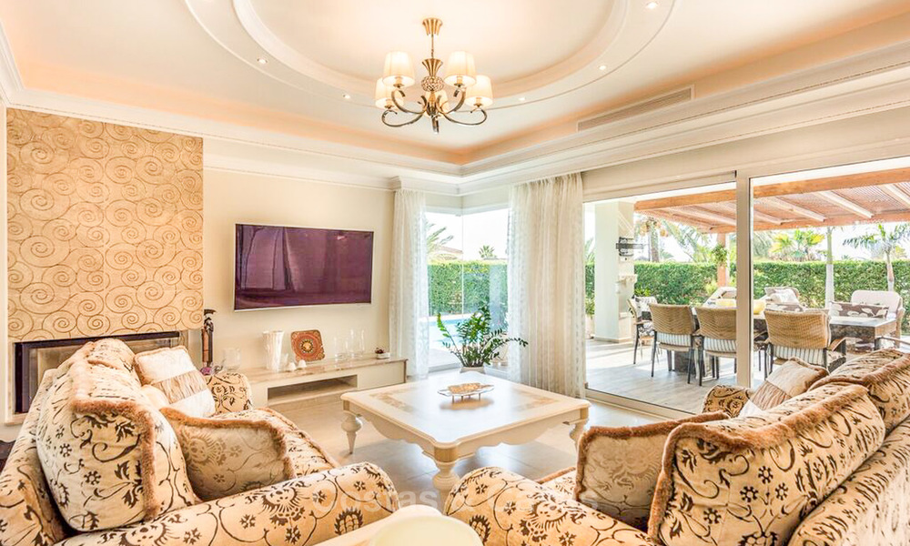 Excepcional villa de estilo mediterráneo en venta, Marbella Este, Marbella lado playa 7432