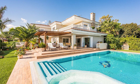 Excepcional villa de estilo mediterráneo en venta, Marbella Este, Marbella lado playa 7434