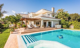 Excepcional villa de estilo mediterráneo en venta, Marbella Este, Marbella lado playa 7434 