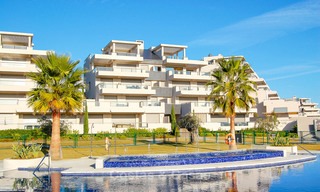 Amplio y luminoso apartamento moderno en venta con 4 dormitorios con vistas al mar y al golf en Marbella - Benahavis 7500 