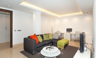 Amplio y luminoso apartamento moderno en venta con 4 dormitorios con vistas al mar y al golf en Marbella - Benahavis 7701 