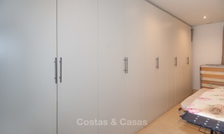 Amplio y luminoso apartamento moderno en venta con 4 dormitorios con vistas al mar y al golf en Marbella - Benahavis 7703 