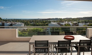 Amplio y luminoso apartamento moderno en venta con 4 dormitorios con vistas al mar y al golf en Marbella - Benahavis 7515 