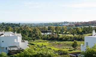 Amplio y luminoso apartamento moderno en venta con 4 dormitorios con vistas al mar y al golf en Marbella - Benahavis 7518 