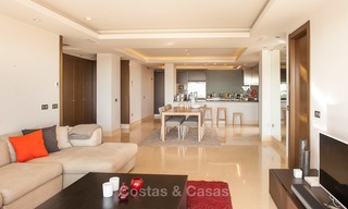Amplio y luminoso apartamento moderno en venta con 4 dormitorios con vistas al mar y al golf en Marbella - Benahavis 7519 