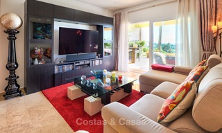 Amplio apartamento de lujo en planta baja con vistas al mar en venta - Elviria, Marbella Este 7532 