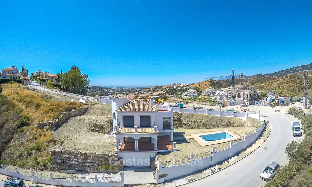 Villa de estilo andaluz con vistas al mar y a la montaña en venta – Valle del Golf, Nueva Andalucia, Marbella 7584