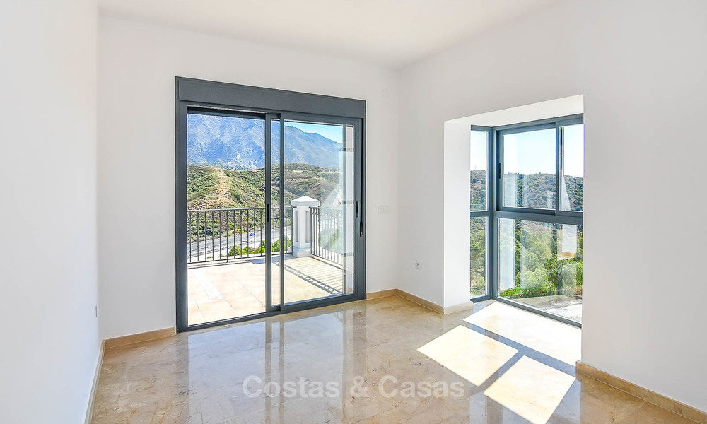 Villa de estilo andaluz con vistas al mar y a la montaña en venta – Valle del Golf, Nueva Andalucia, Marbella 7597