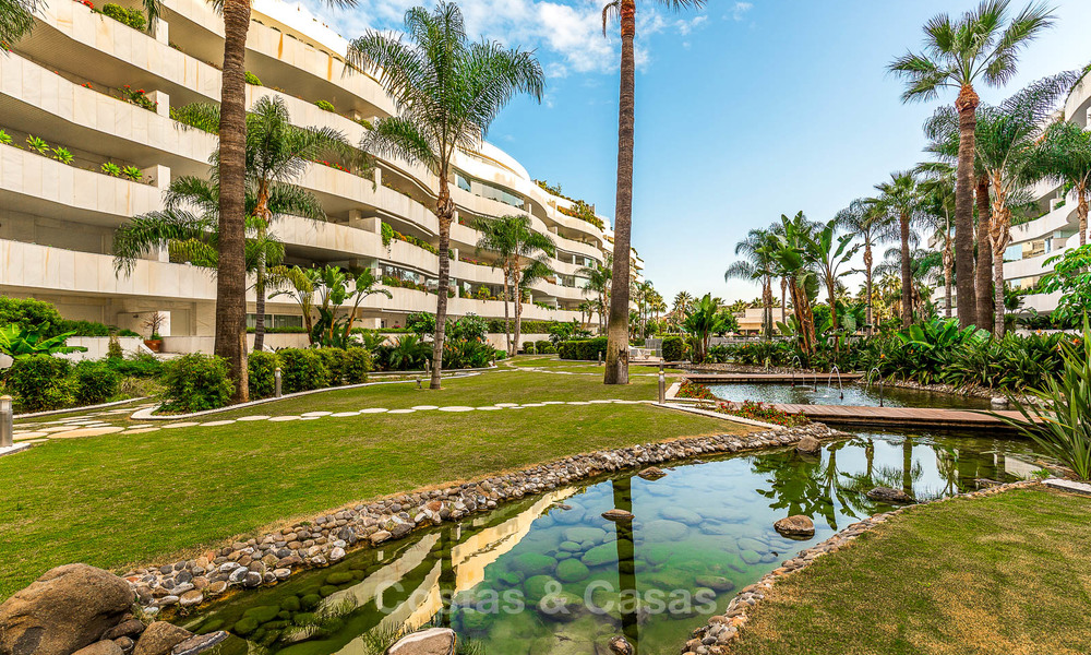 Apartamento de lujo en un prestigioso complejo de playa en venta, Puerto Banús, Marbella 7770