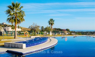 Amplio, luminoso y moderno ático apartamento en venta con vistas al golf y al mar en Marbella - Benahavis 7730 