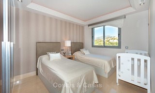 Amplio, luminoso y moderno ático en venta con vistas al golf y al mar en Marbella - Benahavis 7714 