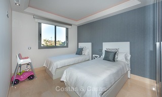 Amplio, luminoso y moderno ático en venta con vistas al golf y al mar en Marbella - Benahavis 7717 