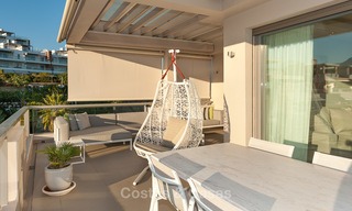 Amplio, luminoso y moderno ático apartamento en venta con vistas al golf y al mar en Marbella - Benahavis 7721 