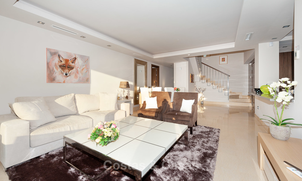Amplio, luminoso y moderno ático apartamento en venta con vistas al golf y al mar en Marbella - Benahavis 7722