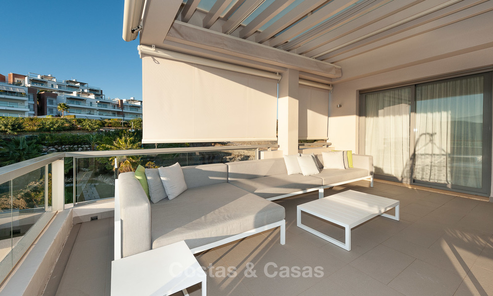 Amplio, luminoso y moderno ático apartamento en venta con vistas al golf y al mar en Marbella - Benahavis 7723