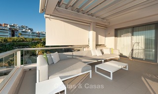 Amplio, luminoso y moderno ático apartamento en venta con vistas al golf y al mar en Marbella - Benahavis 7723 