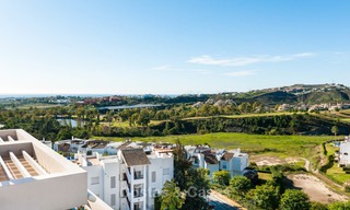 Amplio, luminoso y moderno ático apartamento en venta con vistas al golf y al mar en Marbella - Benahavis 7816 