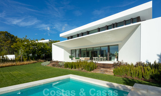 Nuevas villas de lujo contemporáneas con vistas al mar en venta, en una urbanización exclusiva en Benahavis - Marbella 21655 