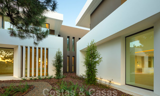 Nuevas villas de lujo contemporáneas con vistas al mar en venta, en una urbanización exclusiva en Benahavis - Marbella 21673 
