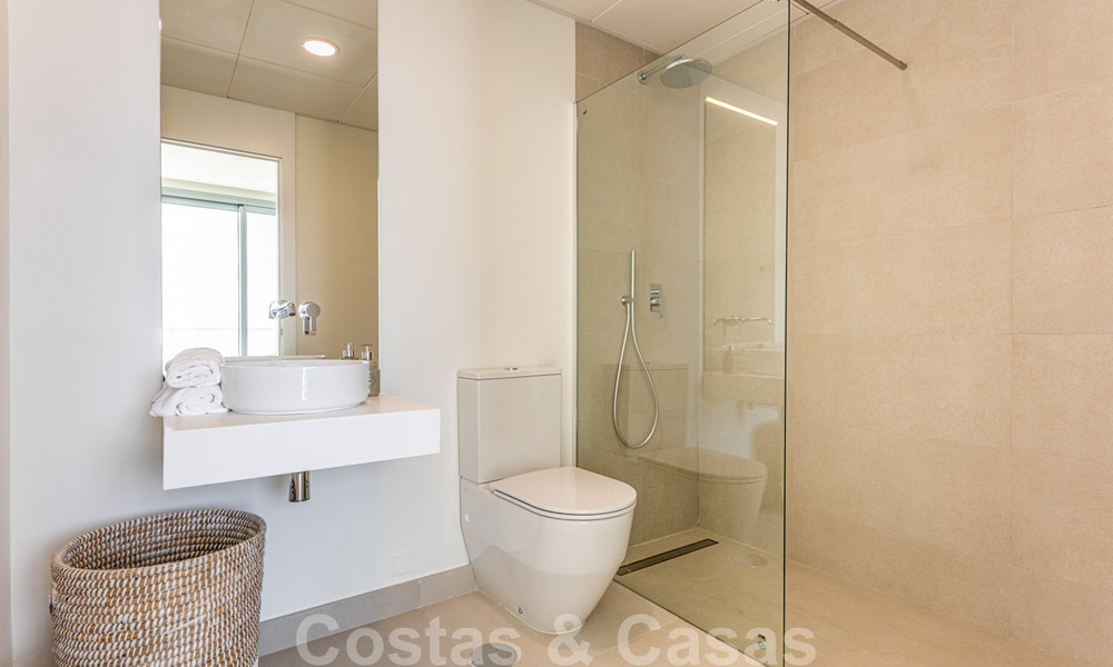 Nuevos y modernos apartamentos en primera línea de golf con vistas al mar en venta en un resort de lujo en La Cala, Mijas 39685