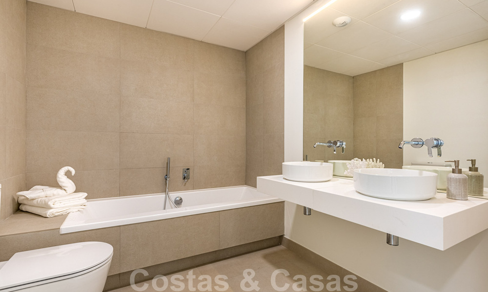 Nuevos y modernos apartamentos en primera línea de golf con vistas al mar en venta en un resort de lujo en La Cala, Mijas 39688