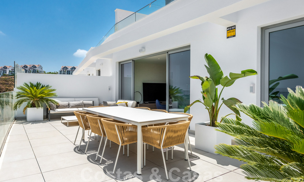 Nuevos y modernos apartamentos en primera línea de golf con vistas al mar en venta en un resort de lujo en La Cala, Mijas 39691