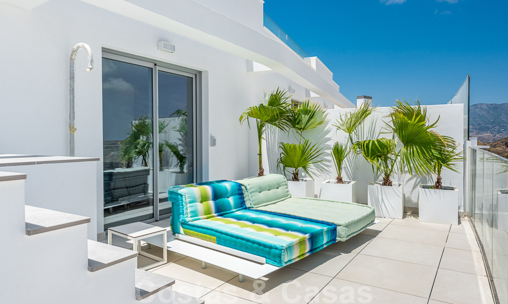 Nuevos y modernos apartamentos en primera línea de golf con vistas al mar en venta en un resort de lujo en La Cala, Mijas 39693
