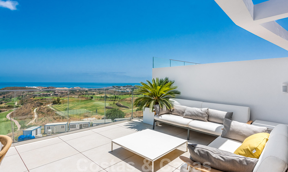 Nuevos y modernos apartamentos en primera línea de golf con vistas al mar en venta en un resort de lujo en La Cala, Mijas 39696